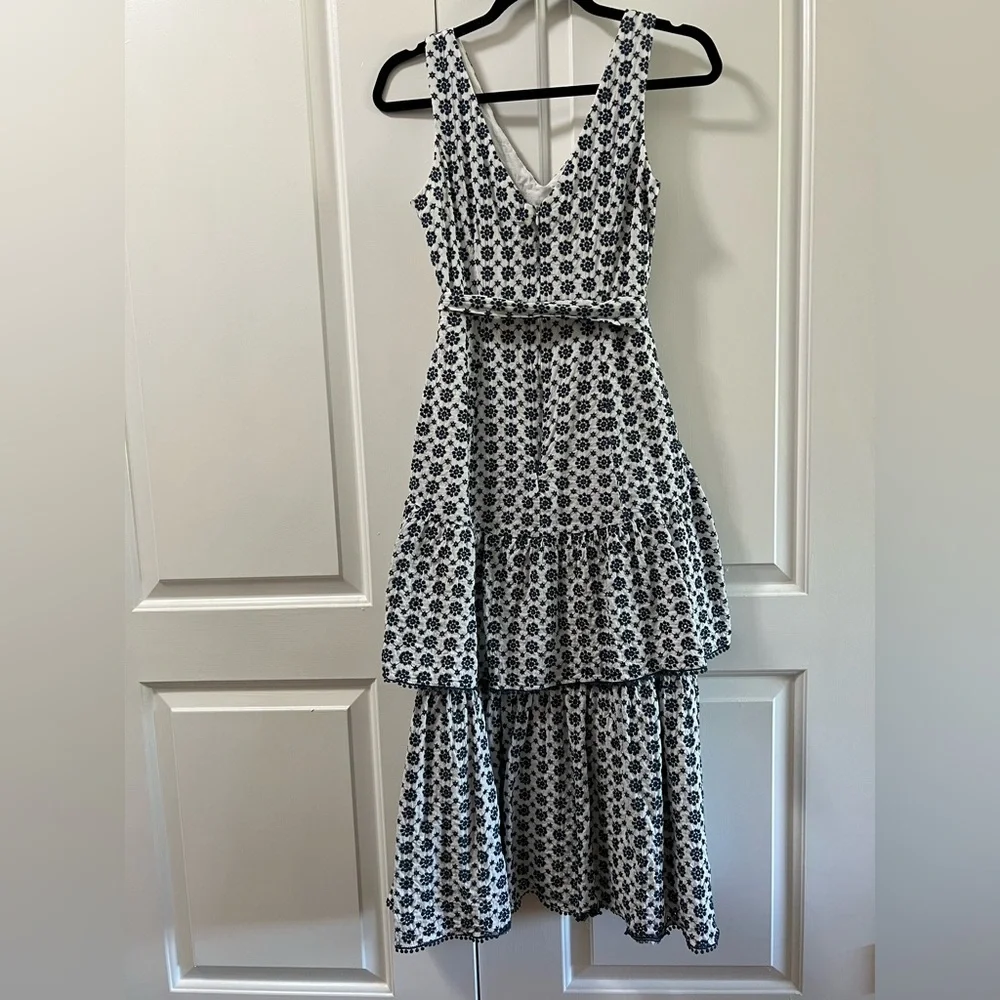 Blue and white floral Taylor midi dress, size 4 - Picture 3 of 5